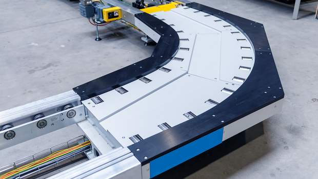Curves of a friction transport system for factory applications