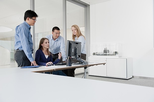 Technical consulting: Four specialists develop customised automation solutions for plants, systems and machines.