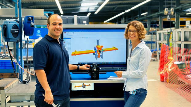 Two colleagues from Krause Automation present a CAD drawing