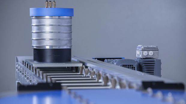 Transport section for workpieces up to 100 kg